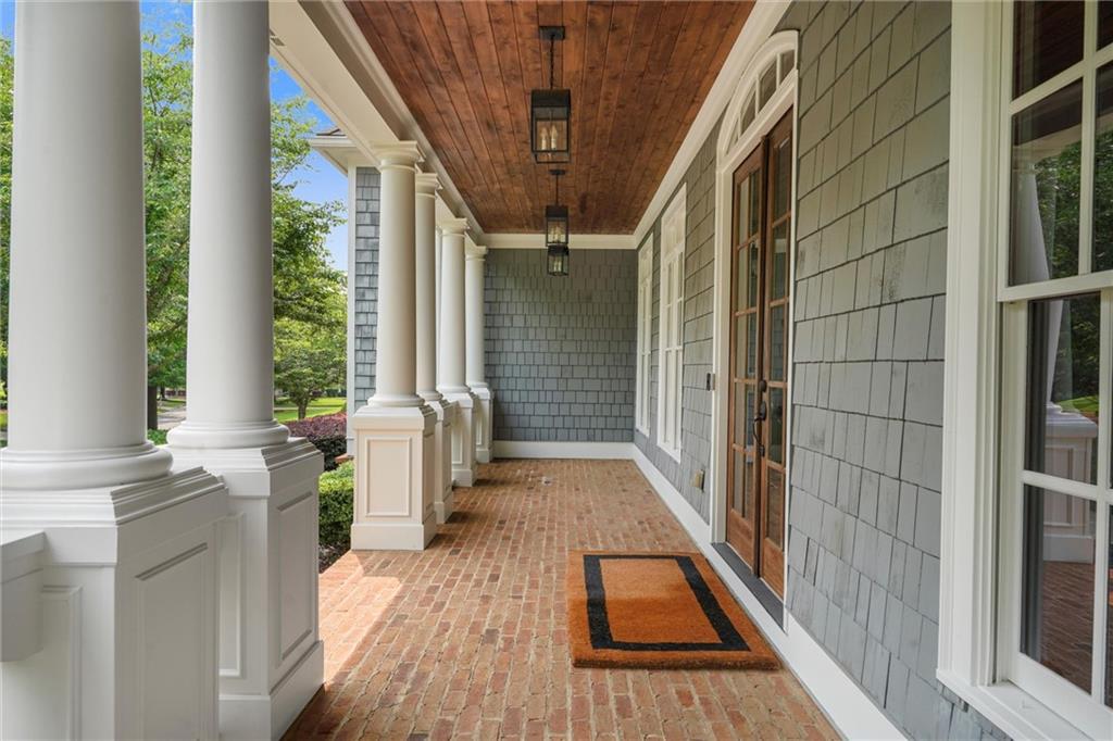 900 Crabapple Hill