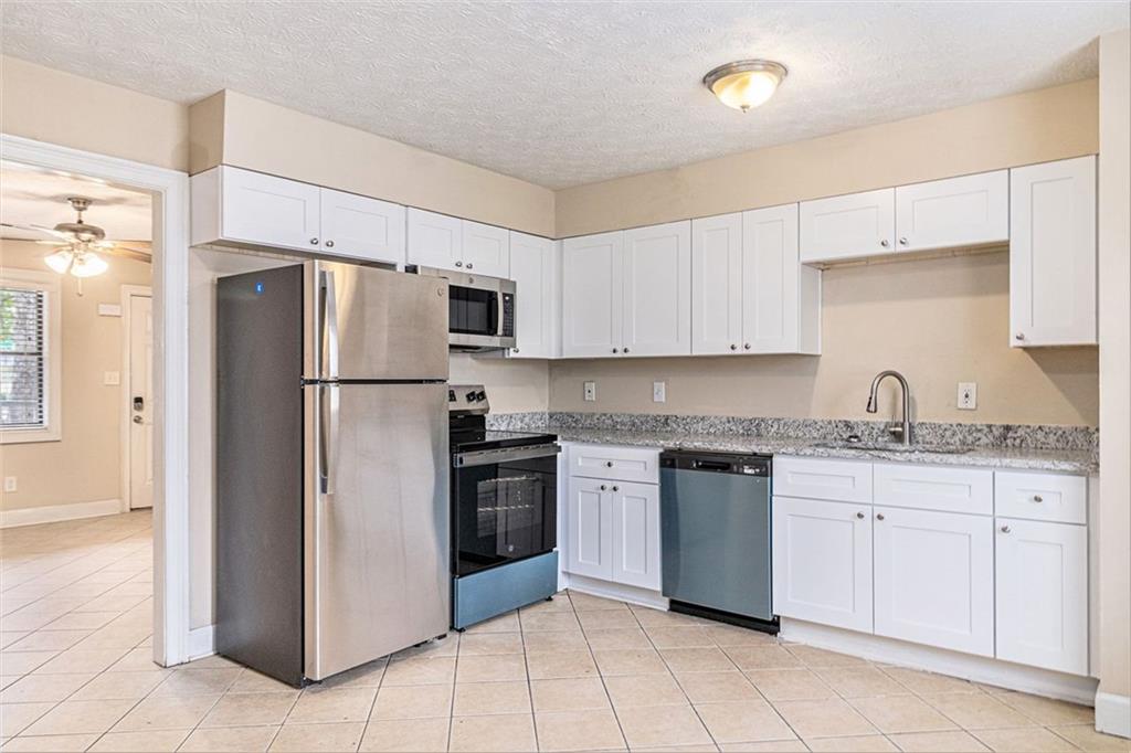 5375 Garvey Drive, Fairburn, Georgia image 7