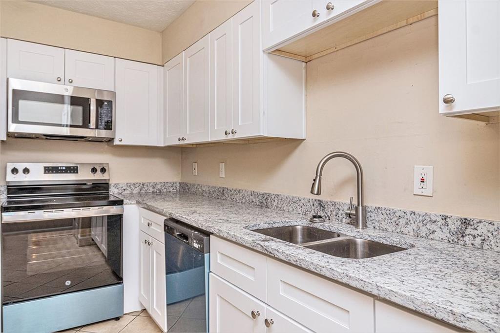 5375 Garvey Drive, Fairburn, Georgia image 11