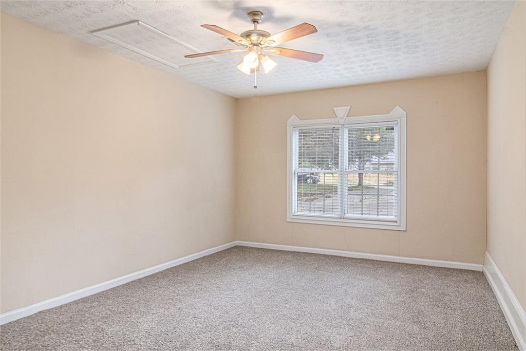 5375 Garvey Drive, Fairburn, Georgia image 8