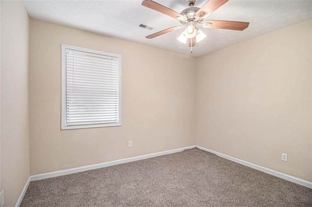 5375 Garvey Drive, Fairburn, Georgia image 9