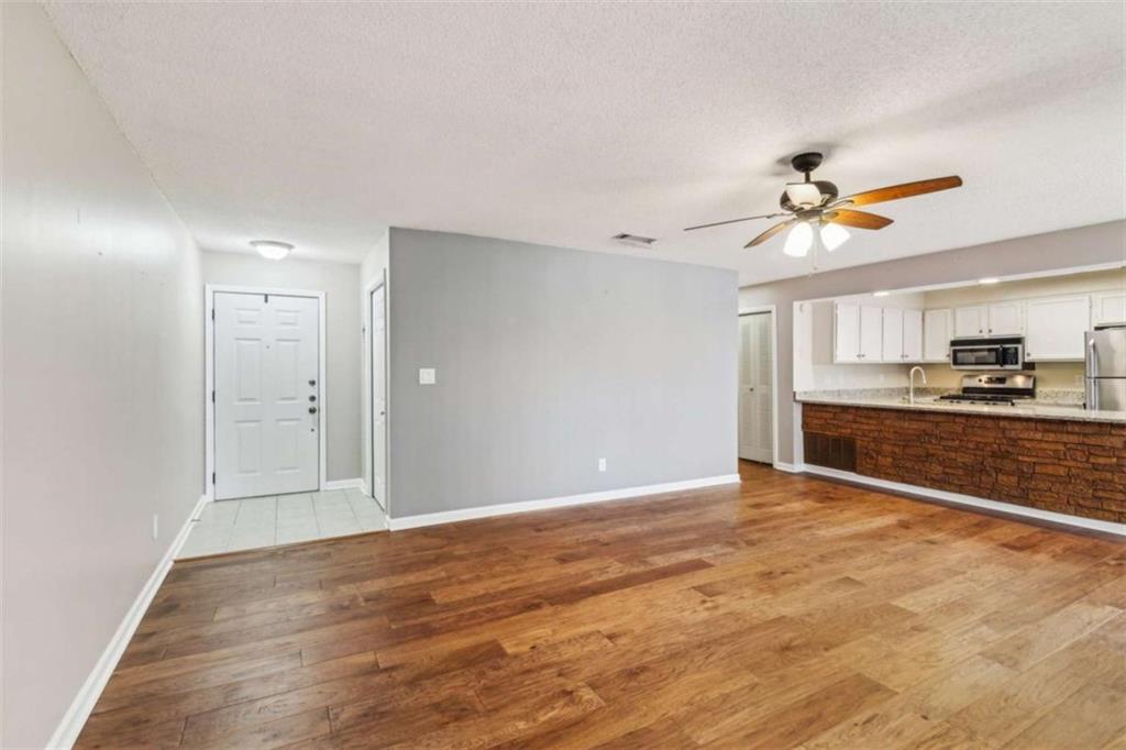 404 Ridgefield Drive, Peachtree City, Georgia image 6