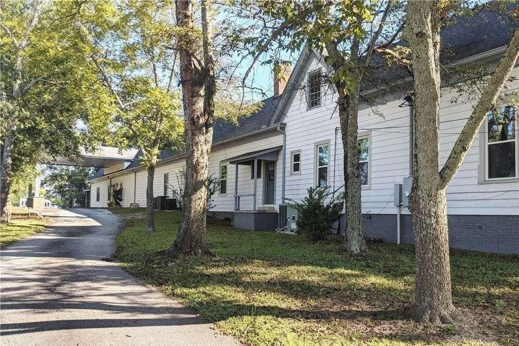 1105 N Main Street N