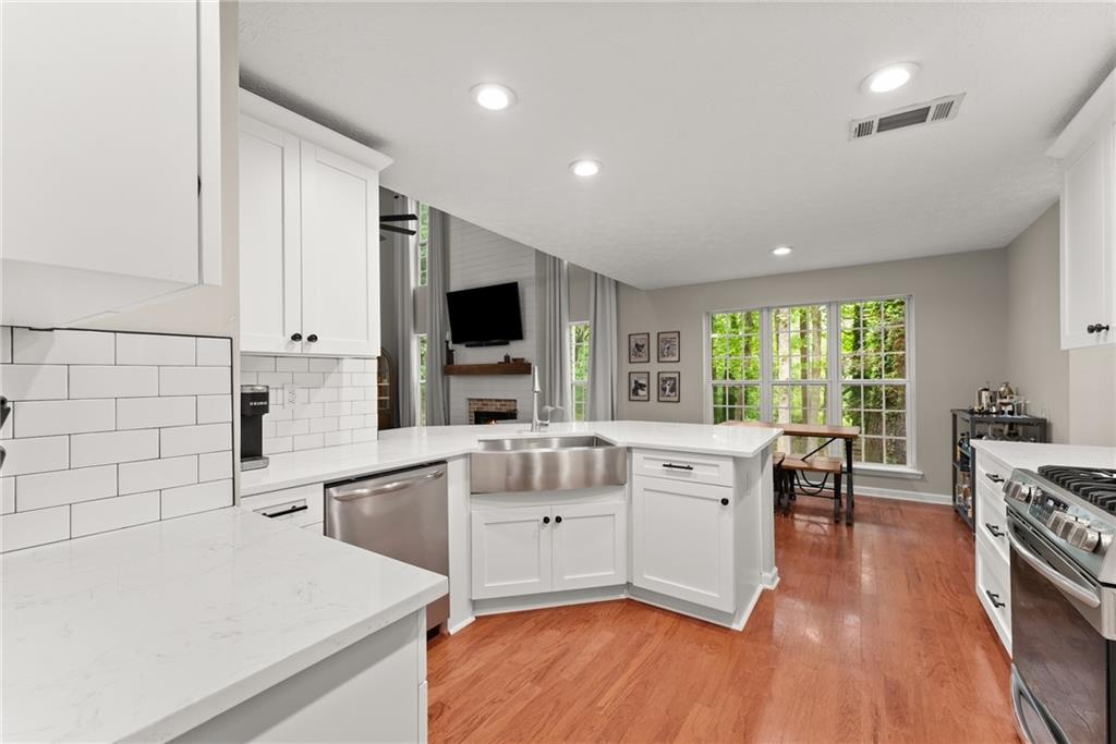 6520 Glen Pond Trace, Cumming, Georgia image 7