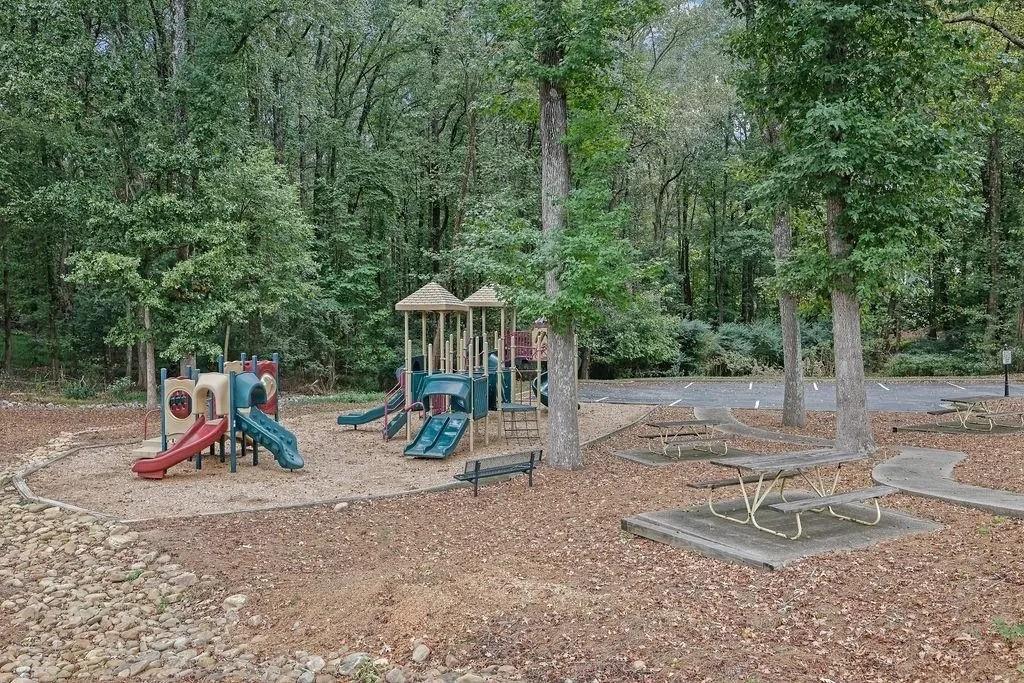 4185 Waterford Drive, Suwanee, Georgia image 27