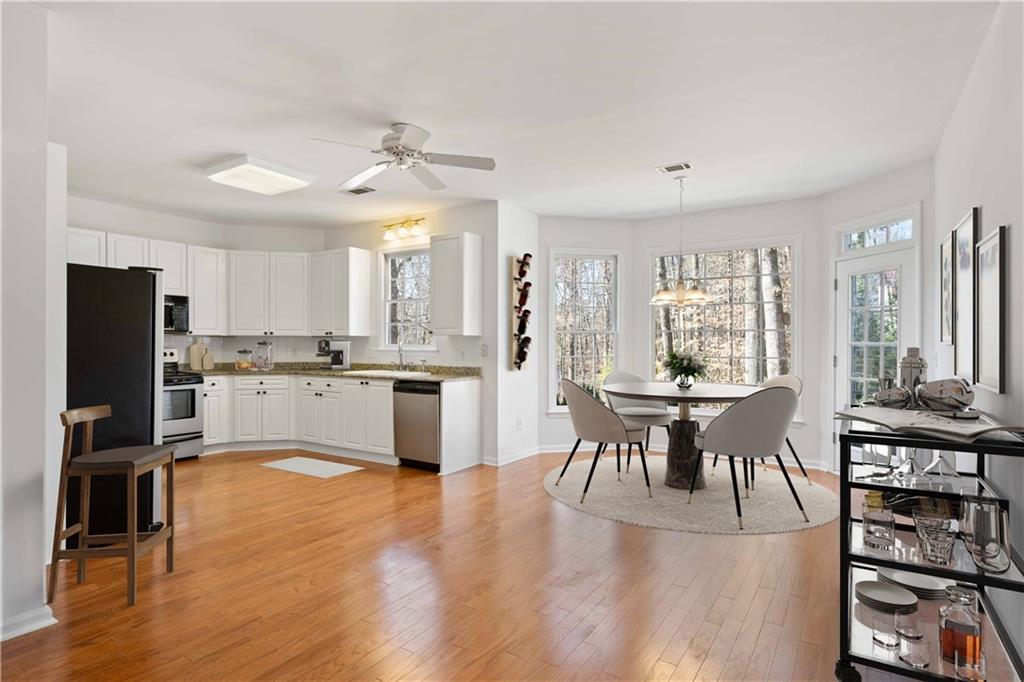 4185 Waterford Drive, Suwanee, Georgia image 7