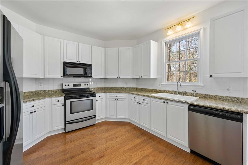 4185 Waterford Drive, Suwanee, Georgia image 9