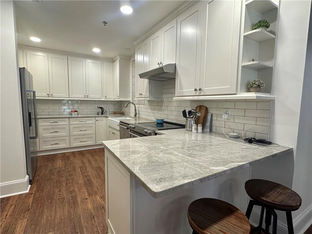 211 Colonial Homes Drive NW 1102