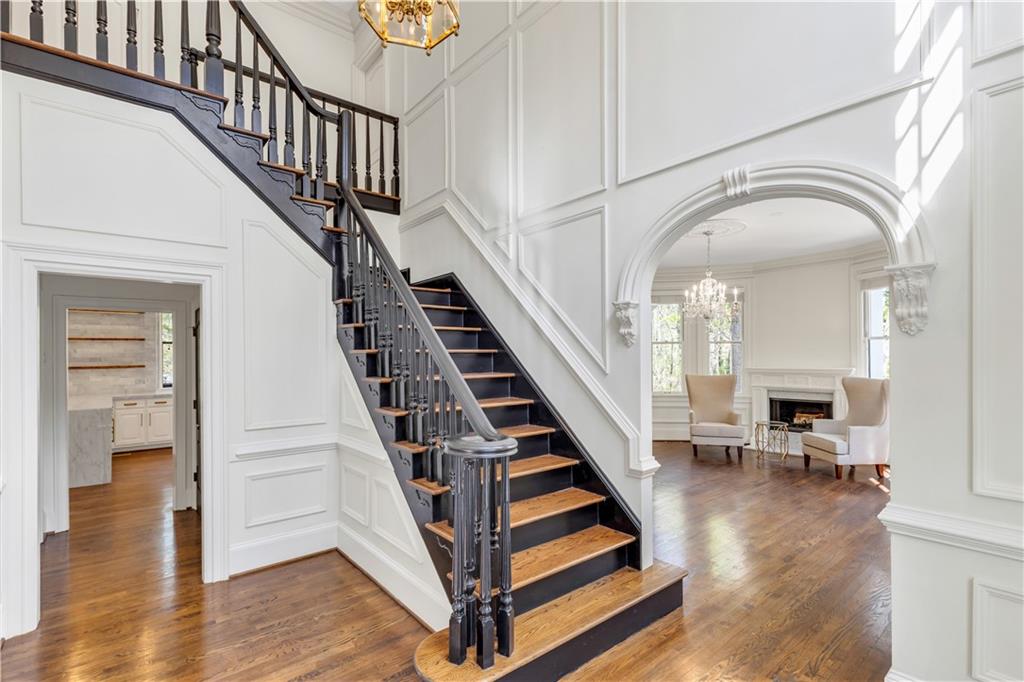 5390 Harrowood Lane, Sandy Springs, Georgia image 4
