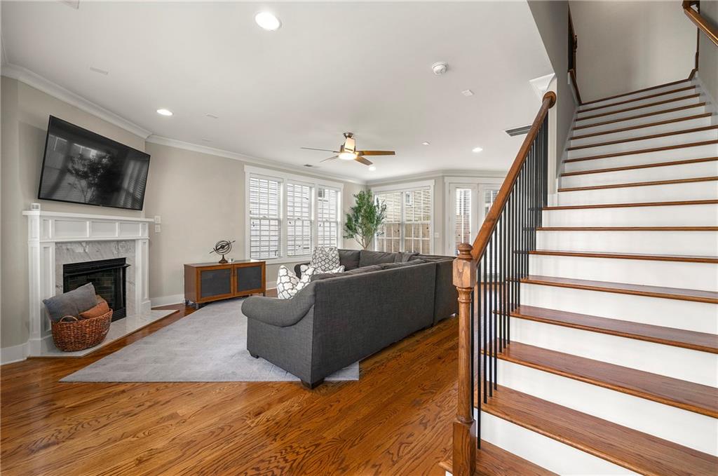 1817 Cromwell Walk