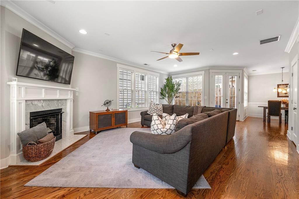 1817 Cromwell Walk