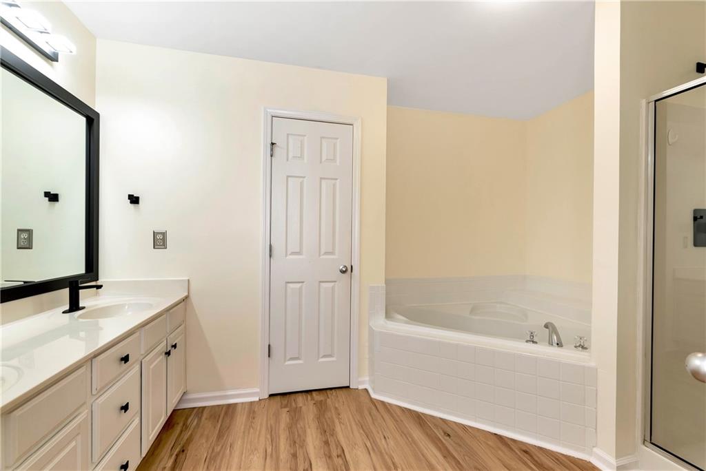 386 Creek Manor Way, Suwanee, Georgia image 15