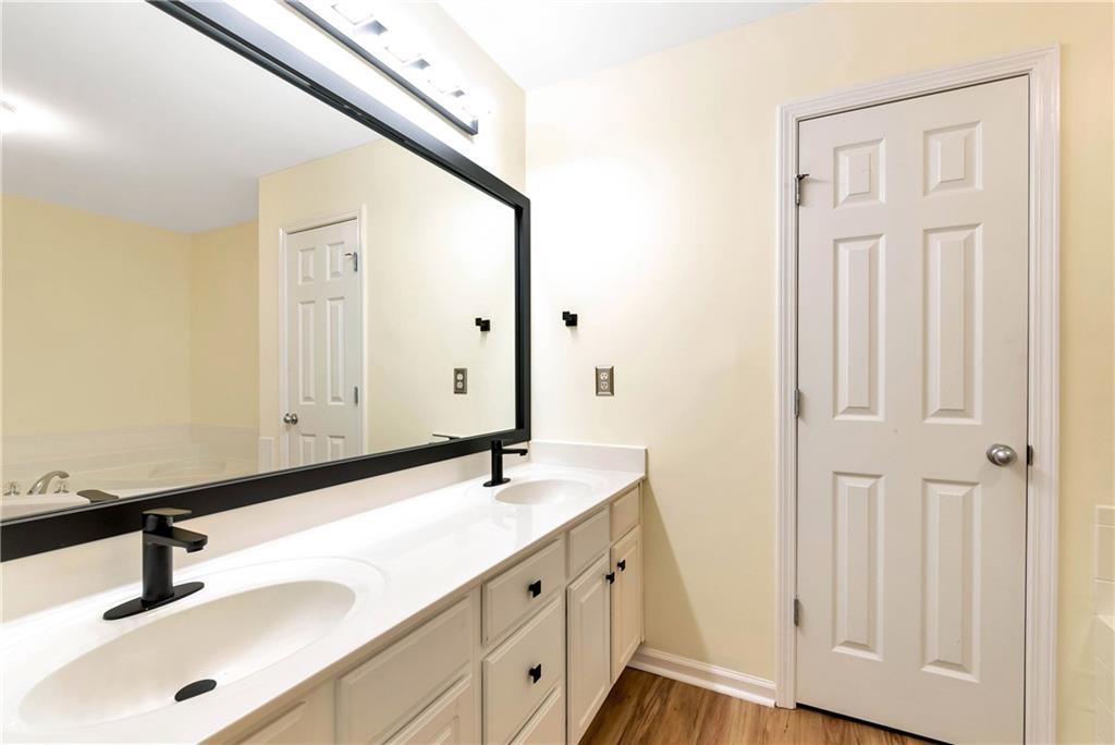 386 Creek Manor Way, Suwanee, Georgia image 16