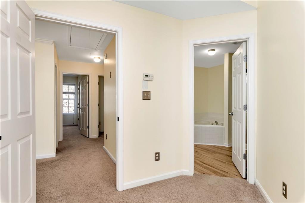 386 Creek Manor Way, Suwanee, Georgia image 13