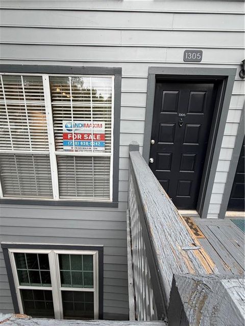 Condo For Sale - 1305 Weatherstone Way<br/> Atlanta, GA 30324