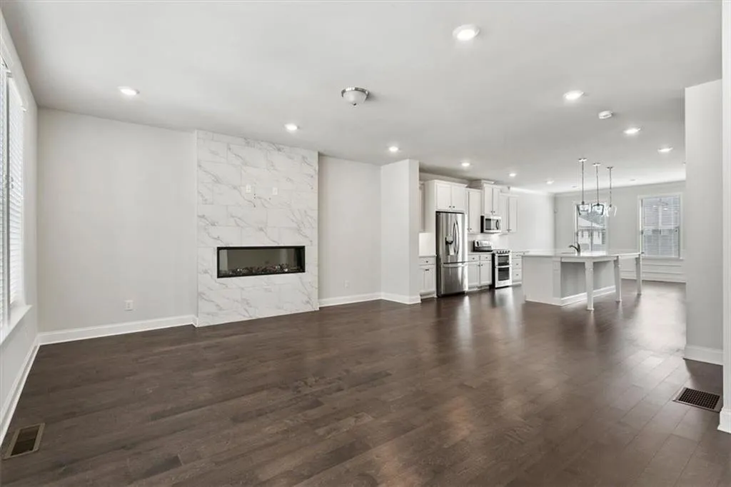 Doraville, Georgia 30360, United States, 4 Bedrooms Bedrooms, ,4 BathroomsBathrooms,Residential,Active,131914