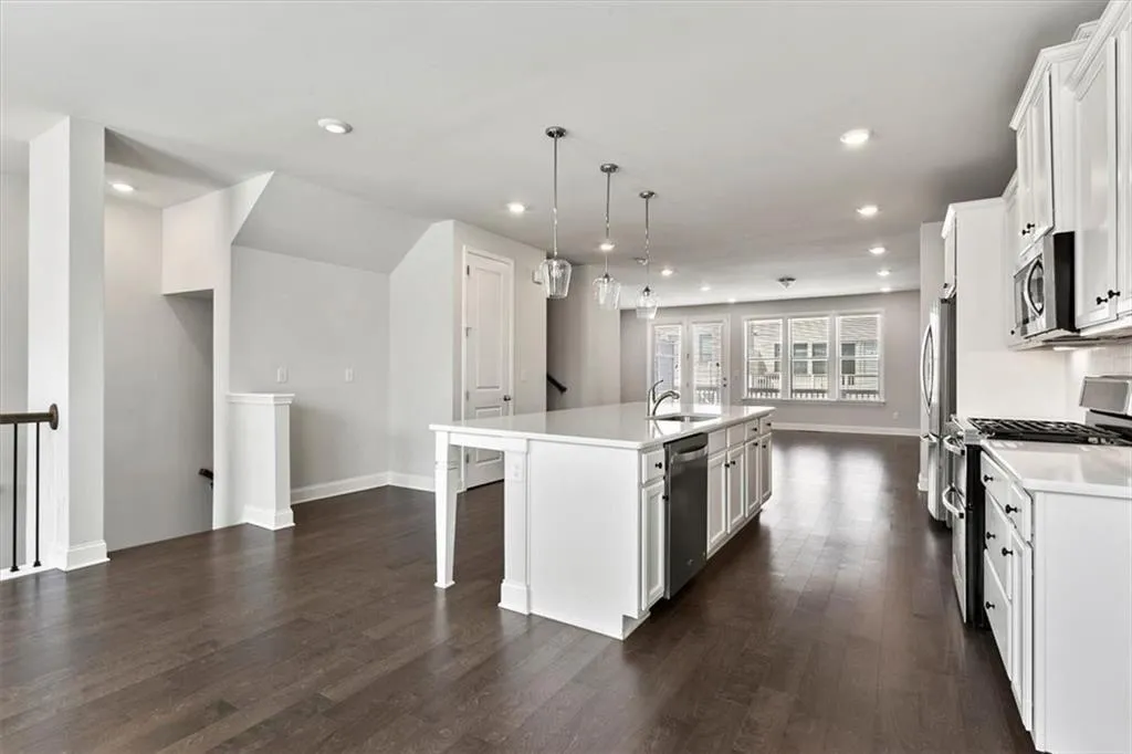 Doraville, Georgia 30360, United States, 4 Bedrooms Bedrooms, ,4 BathroomsBathrooms,Residential,Active,131914