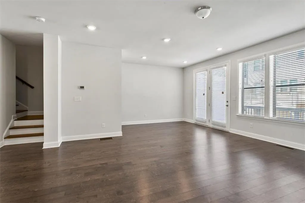 Doraville, Georgia 30360, United States, 4 Bedrooms Bedrooms, ,4 BathroomsBathrooms,Residential,Active,131914