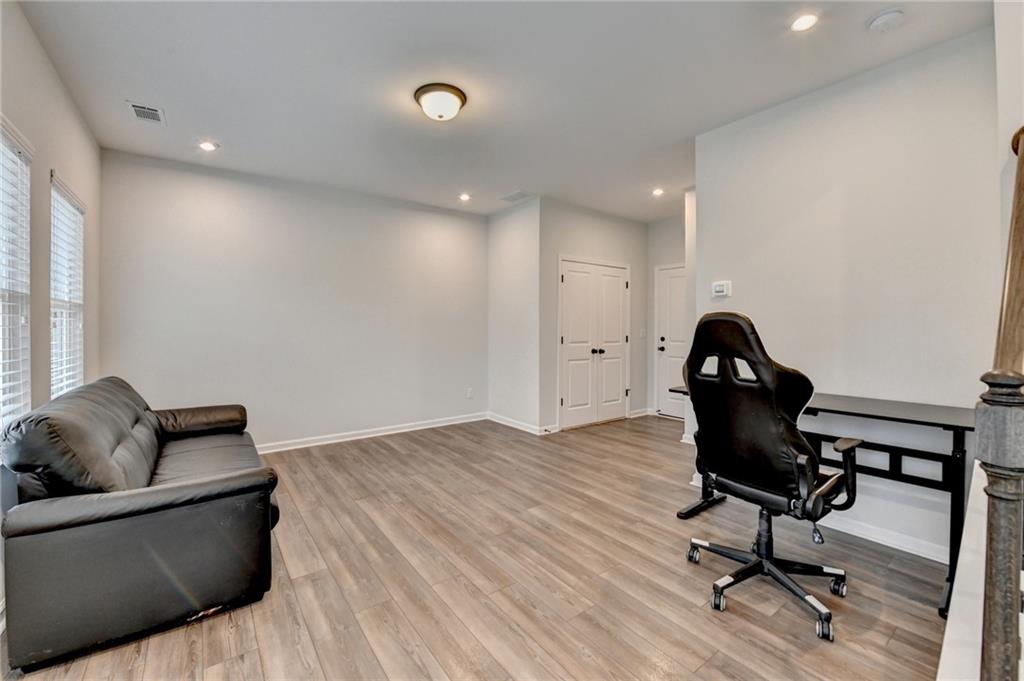 2212 WHISTLER Way NE