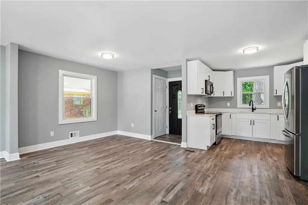 Decatur, Georgia 30032, United States, 4 Bedrooms Bedrooms, ,2 BathroomsBathrooms,Residential,Pending,112548