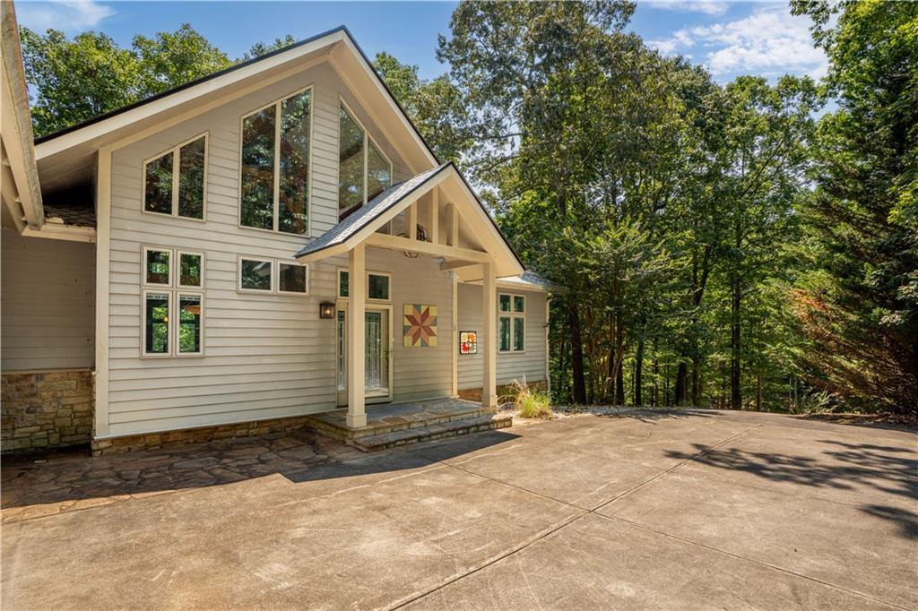 5231 Laurel Circle