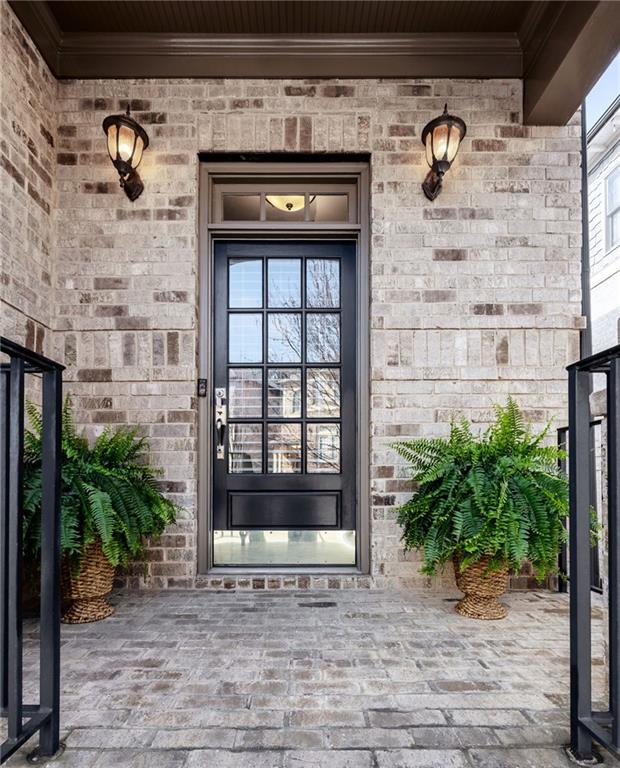 929 Canterbury Lane NE