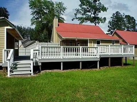 A home in Ochlocknee