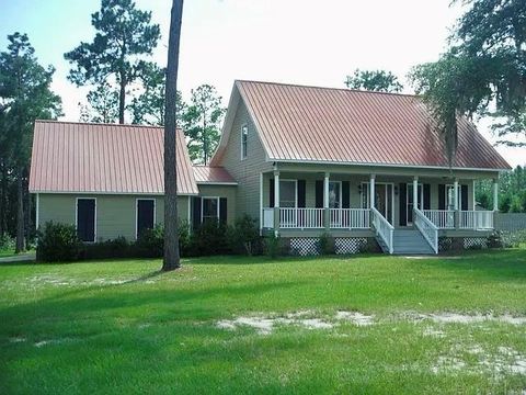 A home in Ochlocknee