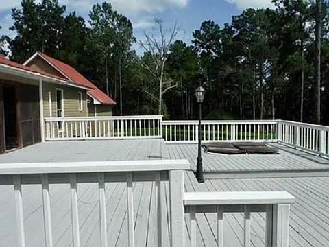 A home in Ochlocknee