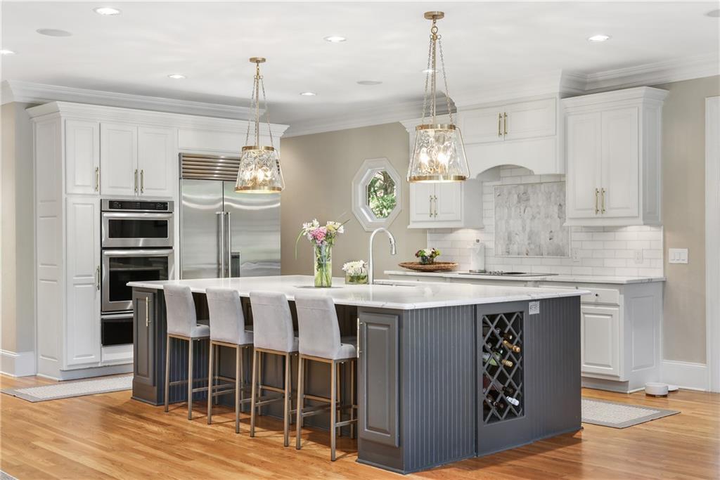 560 Brook Manor Drive, Johns Creek, Georgia image 2