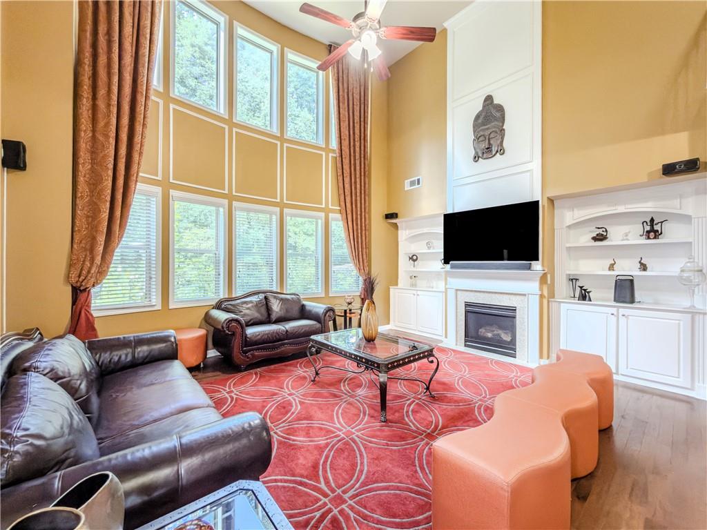 40 Village Green Court SW