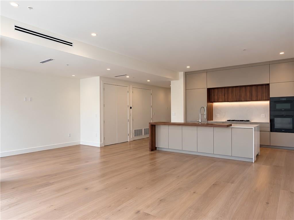 318 Sandy Springs Circle 270