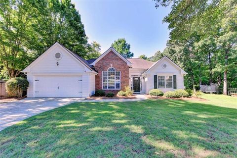 Homes For Sale - 572 Staghorn Lane<br/> Suwanee, GA 30024