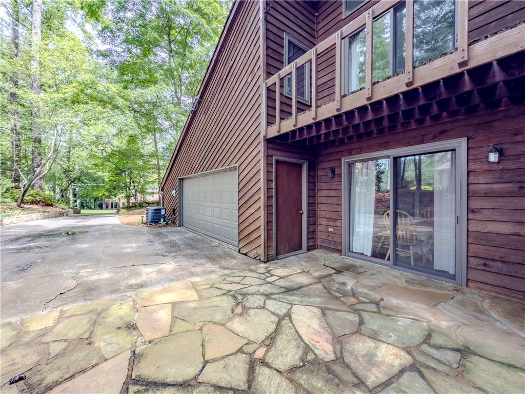 3835 Shawnee Run, Lilburn, Georgia image 3