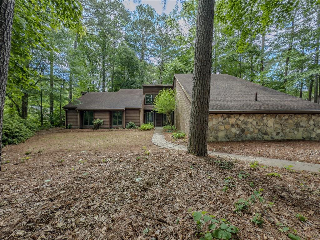 3835 Shawnee Run, Lilburn, Georgia image 1