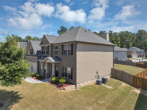 A home in Fairburn