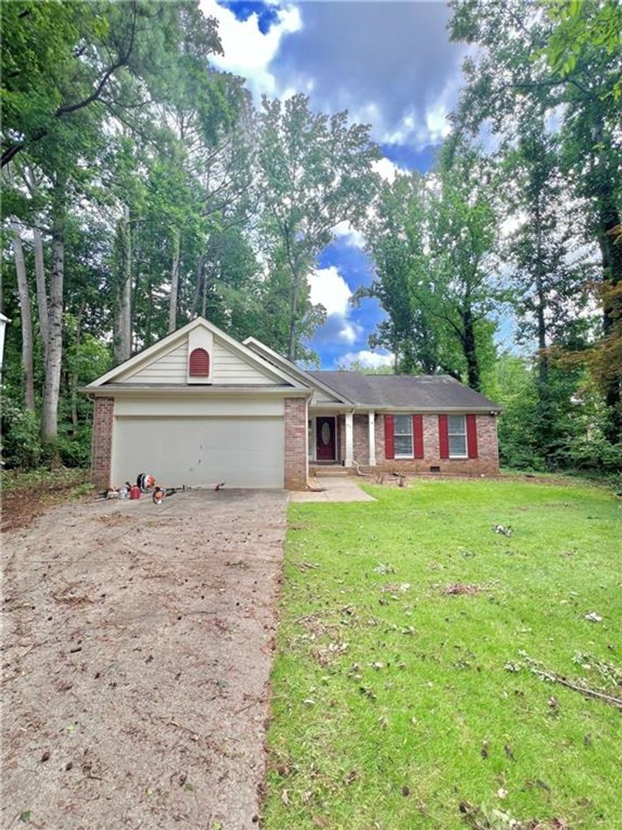 Welcome to your new home in the heart of Roswell, GA! This charming single-family home offers a comfortable and inviting atmosphere with three bedrooms and two bathrooms across 1,418 square feet of well-designed living space. 

Key features include an open floor plan with high ceilings and hardwood flooring, creating a bright and airy feel throughout. The modern kitchen is equipped with stainless steel appliances and ample cabinetry for storage. The cozy living room, complete with a fireplace, invites relaxation, while the master bedroom boasts an en-suite bathroom for added privacy. Enjoy the convenience of a laundry area with a washer and dryer included, plus the privacy of your own outdoor deck, perfect for entertaining or unwinding.

This gem is located conveniently near various restaurants, department stores, and Hembree Park. Don’t miss out on this fantastic opportunity to make this house your home! Schedule a viewing today!