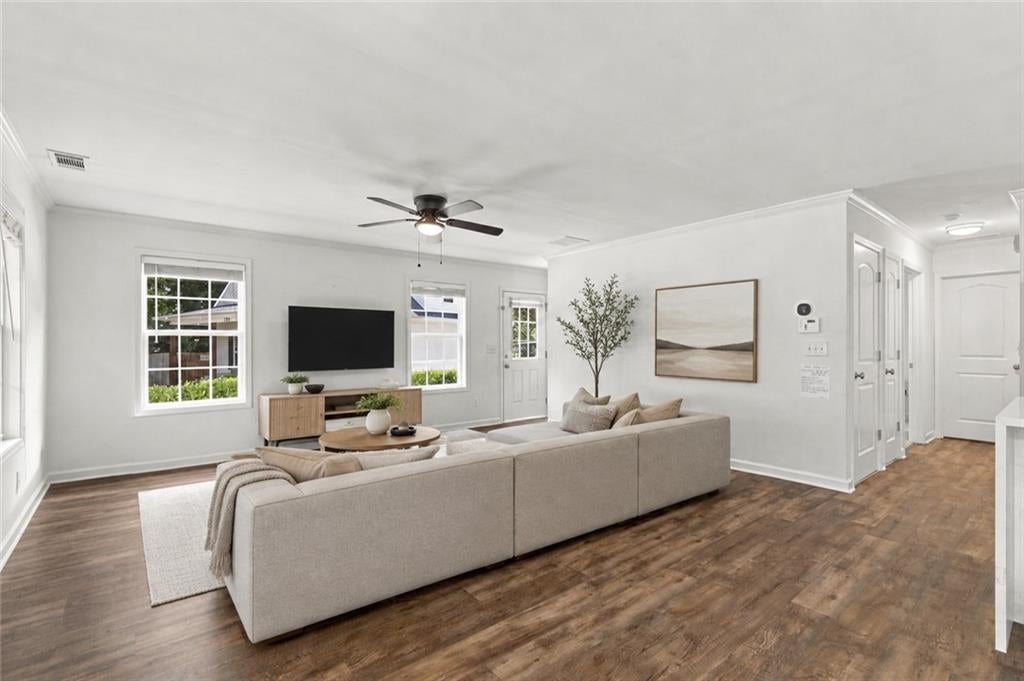 728 Skyview Drive NE