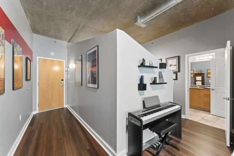 923 Peachtree Street NE 827