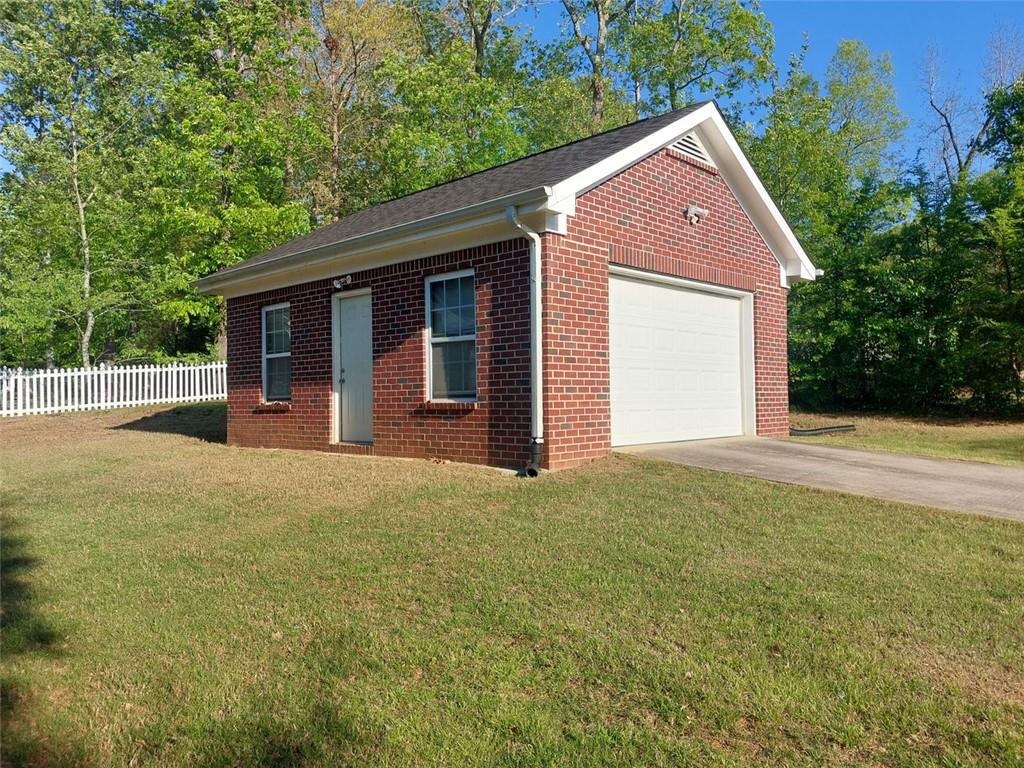 1272 Saxony Drive, Conyers, Georgia image 5