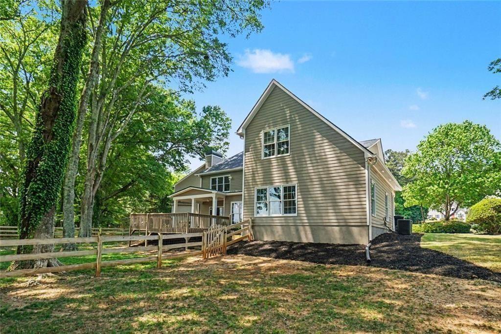 607 Crimsonwood Court