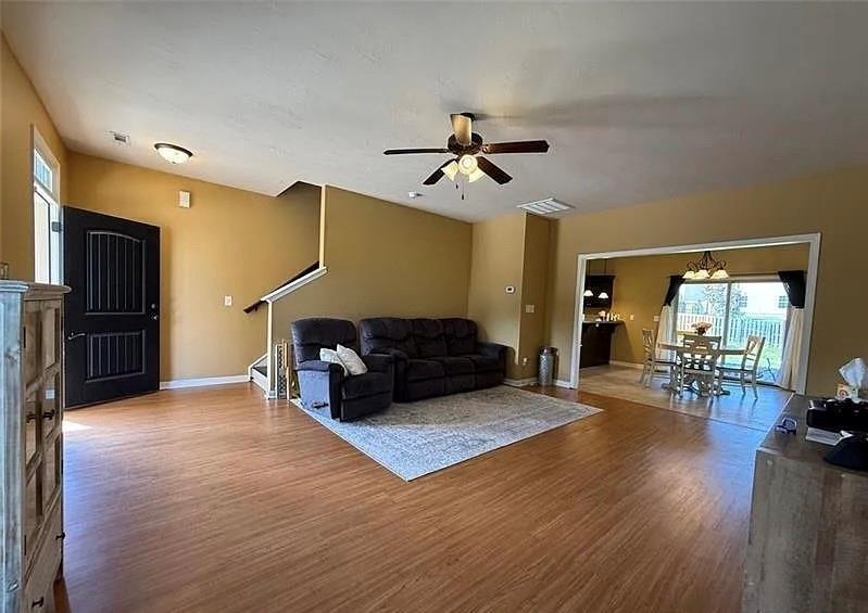 901 WESTLAWN Drive