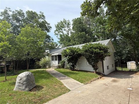 Homes For Sale - 868 King Road<br/> Clayton County, Jonesboro, GA 30236