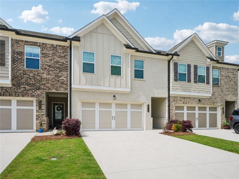 Townhouse For Sale - 5052 Silver Fox Trl<br/> Oakwood, GA 30566