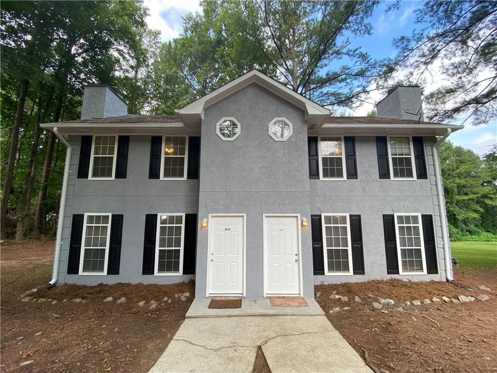 Step into this beautifully updated 2-bedroom, 1.5-bath home featuring interior and exterior paint, LVP flooring, modern fixtures, appliances, blinds, and so much more. The spacious family room welcomes you with abundant natural light and a decorative fireplace for added charm. Enjoy cooking in the stunning kitchen, complete with all-new appliances and a cozy breakfast nook. Upstairs, you'll find two generously sized bedrooms and a full bath. Relax or entertain on the private deck just off the kitchen.
Unbeatable location – close to dining, shopping, entertainment, major highways, and scenic nature trails. Don’t miss out on this move-in ready gem
