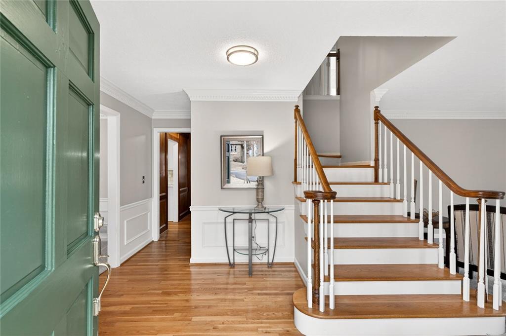 1967 Rolling House Lane NE