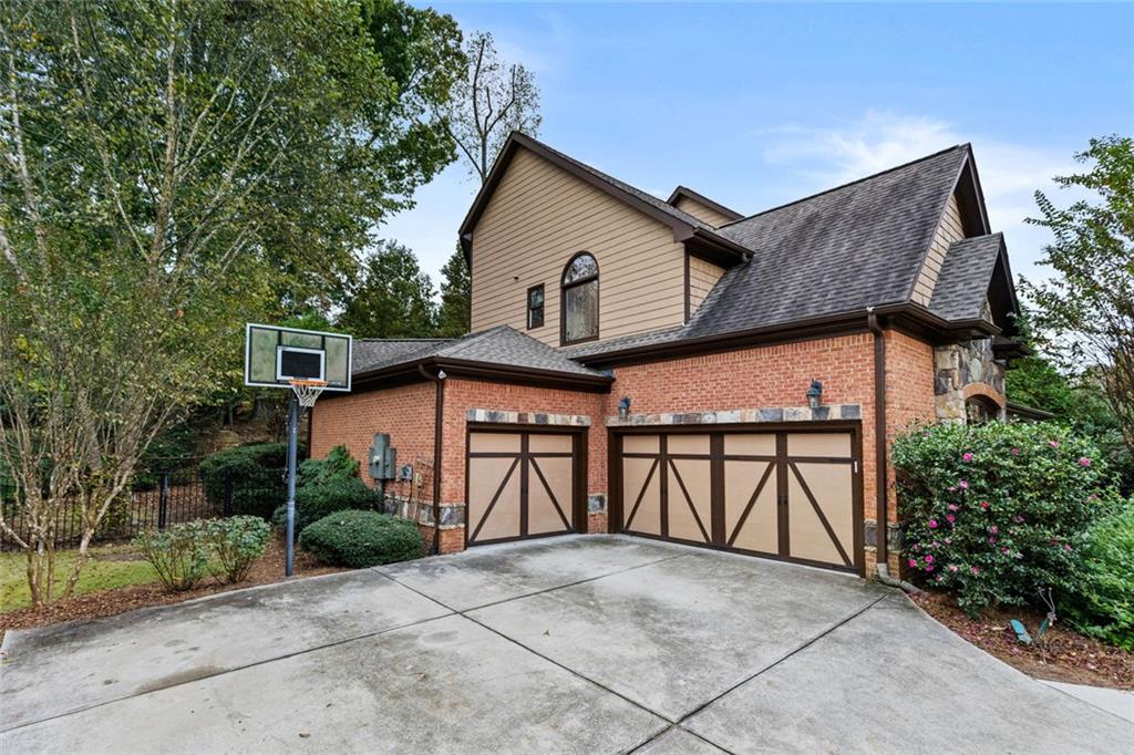 7010 Tree House Way Way