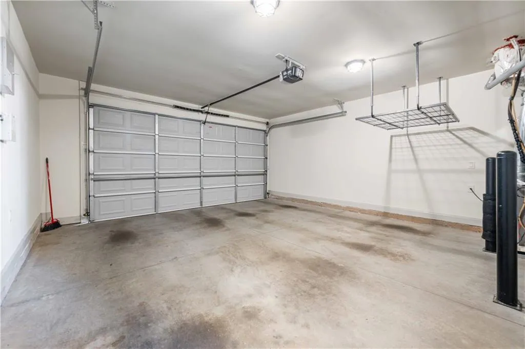 Atlanta, Georgia 30328, United States, 3 Bedrooms Bedrooms, ,4 BathroomsBathrooms,Residential,Active,90921