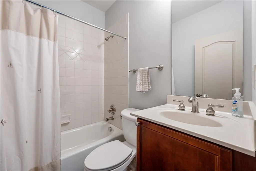 Atlanta, Georgia 30328, United States, 3 Bedrooms Bedrooms, ,4 BathroomsBathrooms,Residential,Active,90921