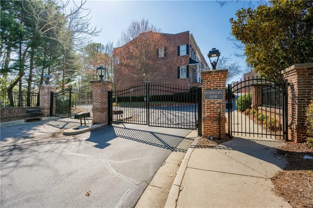 Atlanta, Georgia 30328, United States, 3 Bedrooms Bedrooms, ,4 BathroomsBathrooms,Residential,Active,90921